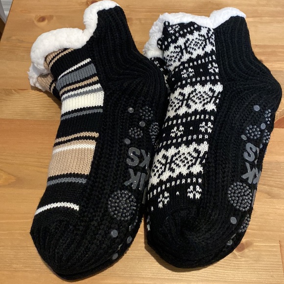 NWT Muk Luks Cabin Socks. Infused with Aloe. - Picture 2 of 5